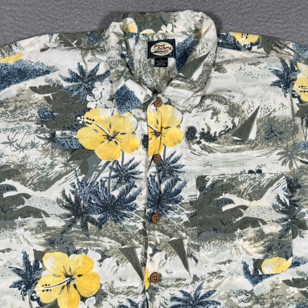Tommy Bahama Shirt Mens Large Floral Hawaiian 100% Rayon Casual Preppy Pocket
